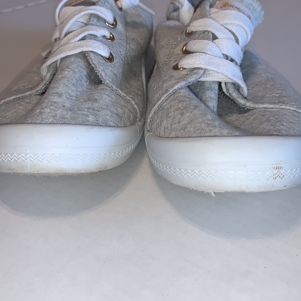 Tommy Bahama Sneakers 7.5 - Picture 2 of 10
